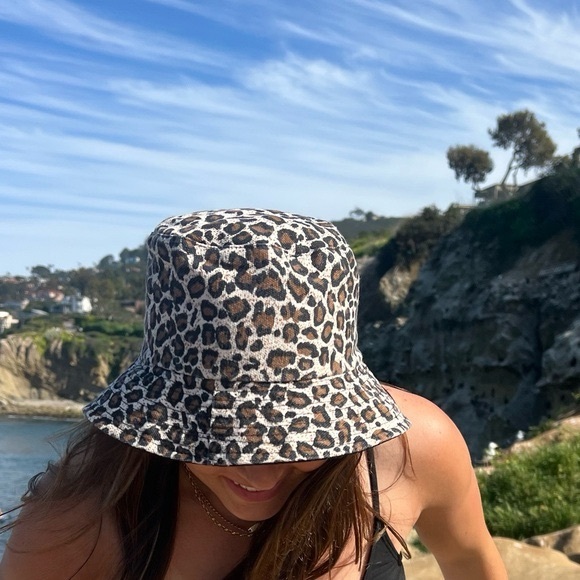 URBAN OUTFITTERS Brown & Beige Leopard Cheetah Animal Print Bucket Hat Accessory - Picture 4 of 16